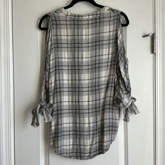 Blue Rain Cold Shoulder 3/4 Sleeve Flannel - Picture 3 of 3